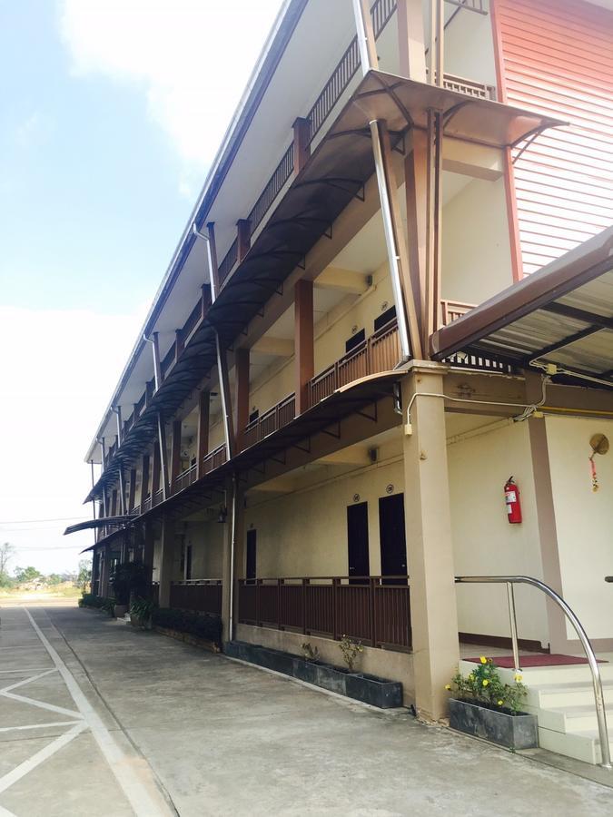 Metha Palace Саконнакхон Экстерьер фото